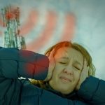 Frau beeinträchtigt durch EMF Felder, Wlan usw.