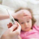 Fieber messen bei Kleinkind