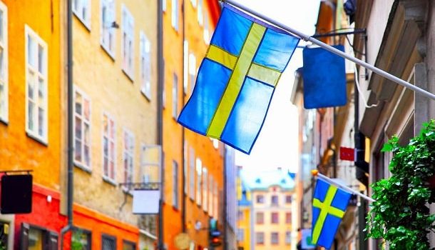 Schwedenflagge in einer Stadt