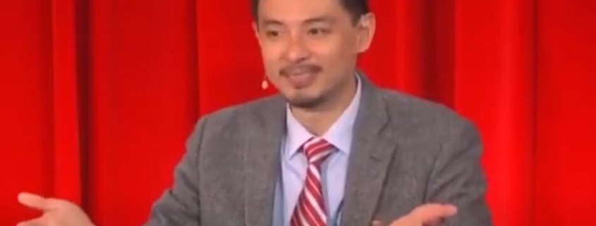Matthew Liao auf einer Bühne